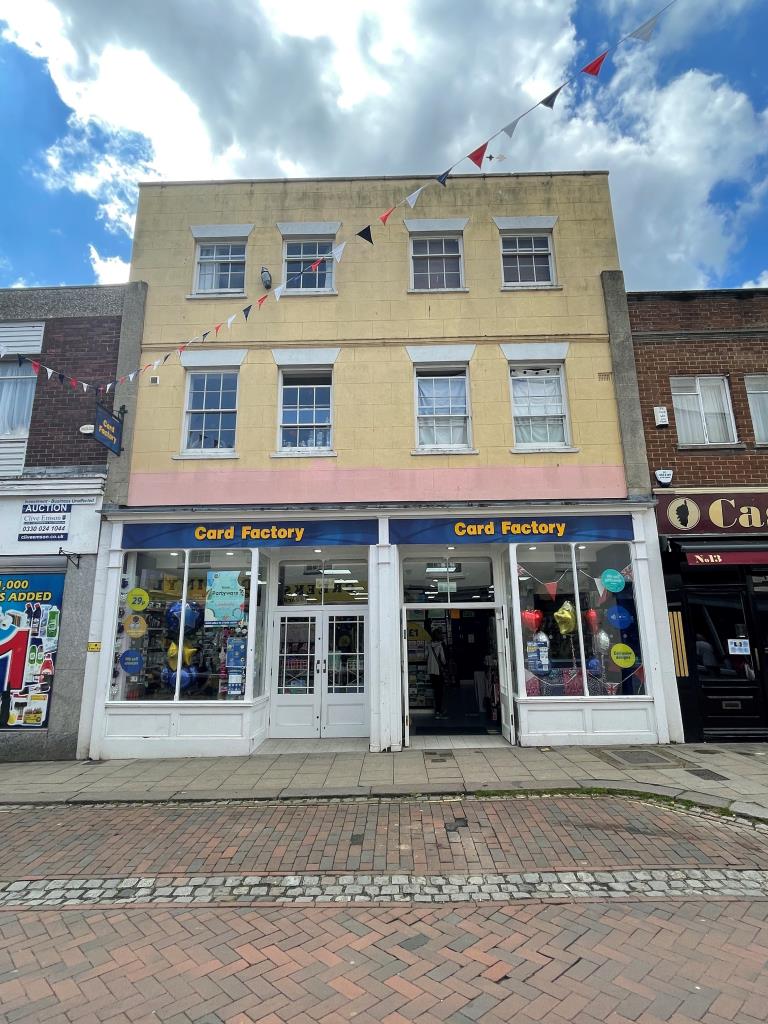 Lot: 48 - FREEHOLD INVESTMENT IN TOWN CENTRE -